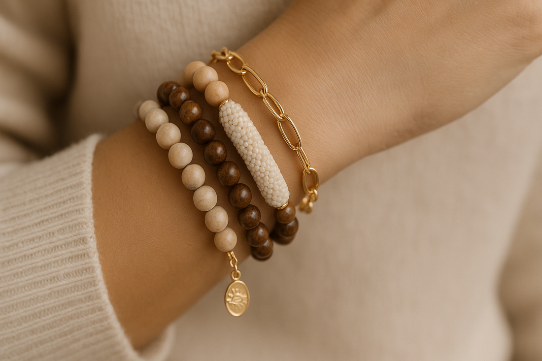 náramky na ženskej ruke