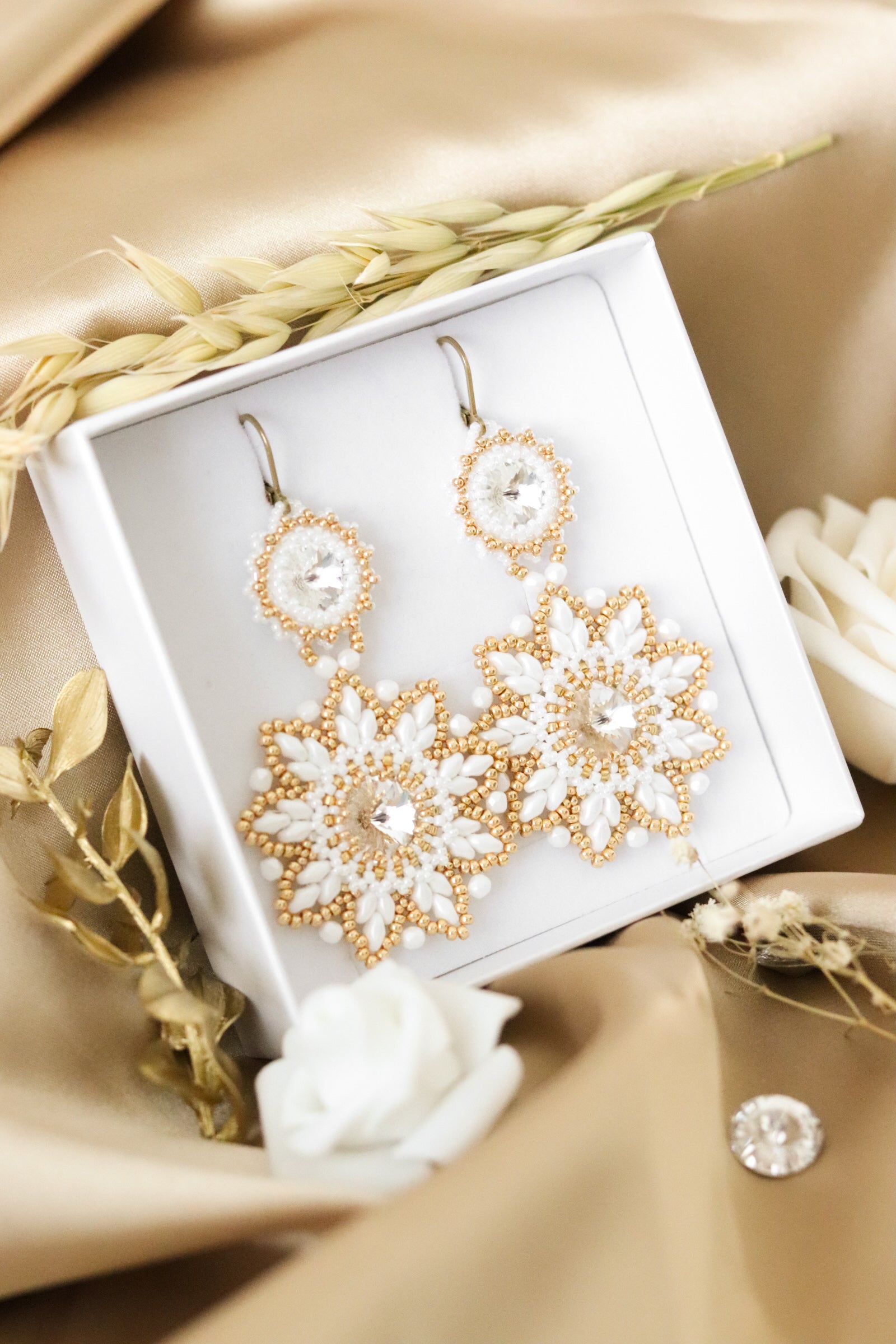 Náušnice “origin” biele plesové