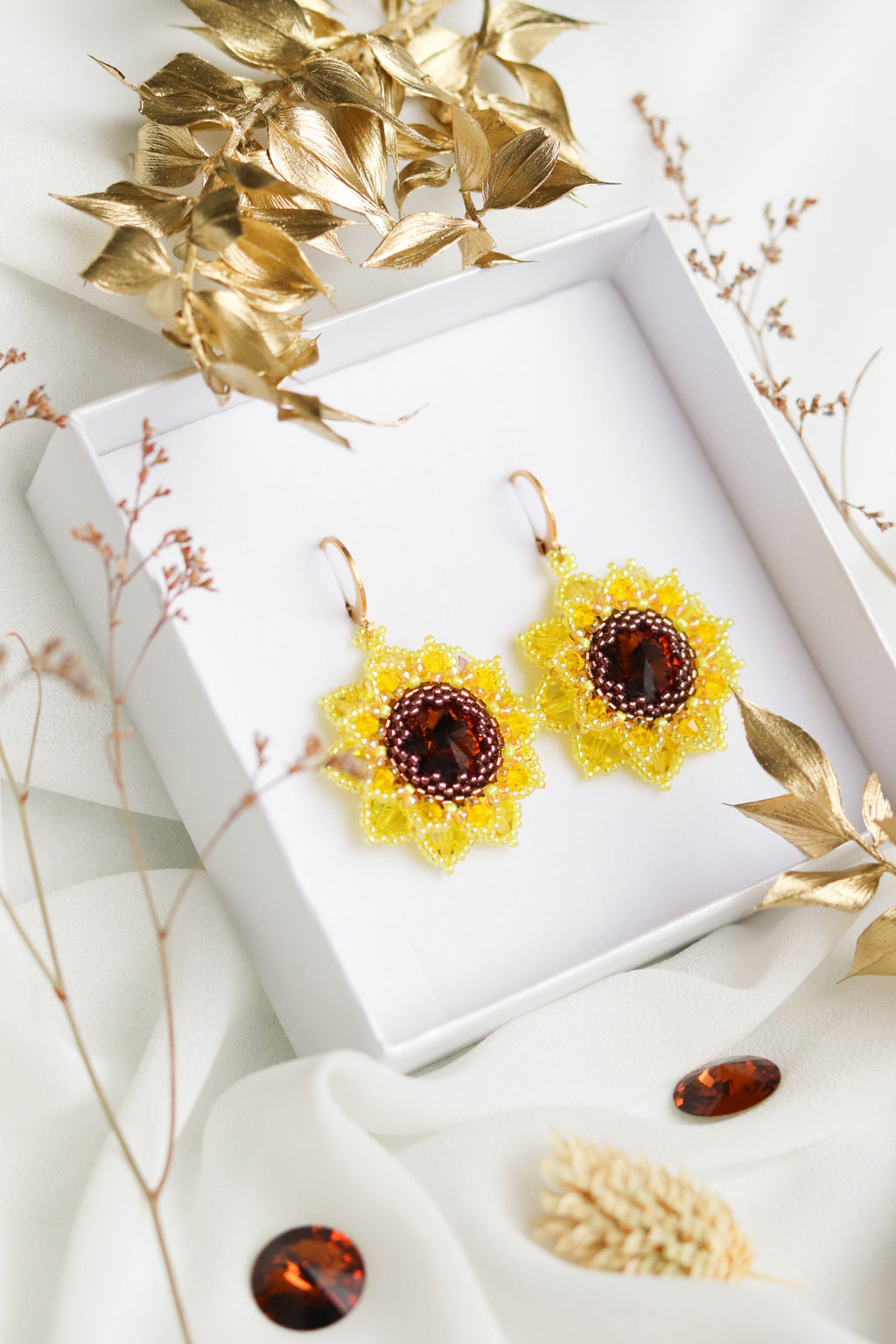 Handmade slovenské náušnice Flora Slnečnice so Swarovski kryštálom a korálkami Miyuki, Lady Bead Jewelry
