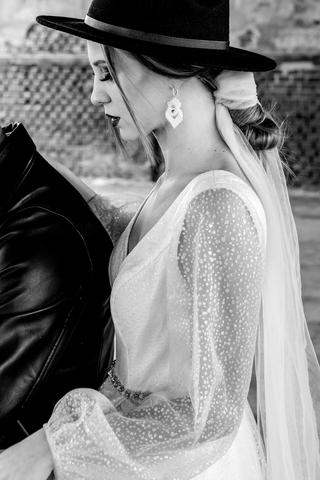 fotografia modelky s náušnicami